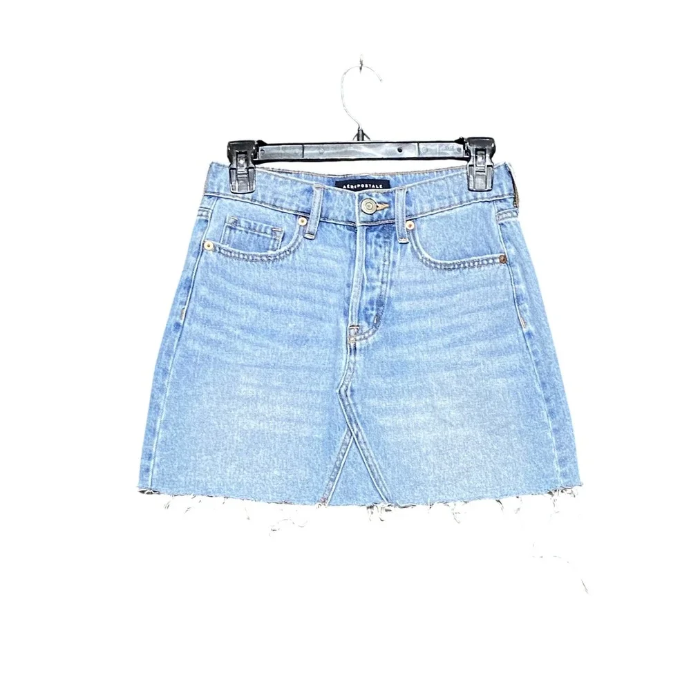 Aeropostale High Rise Denim Mini Skirt Size 0 Light Wash Raw Hem Button Fly Boho